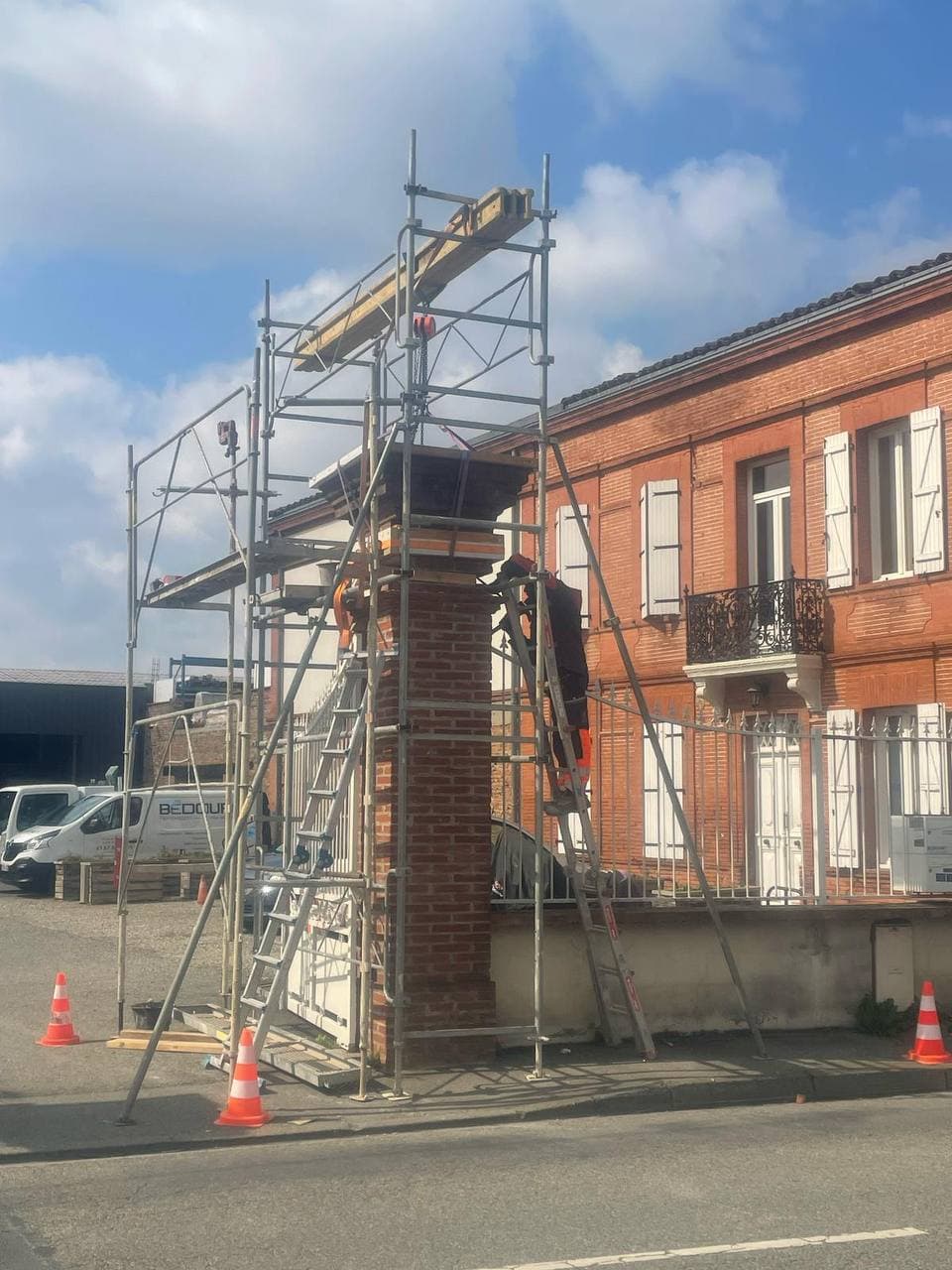 Rénovation d’un pilier de portail en briques